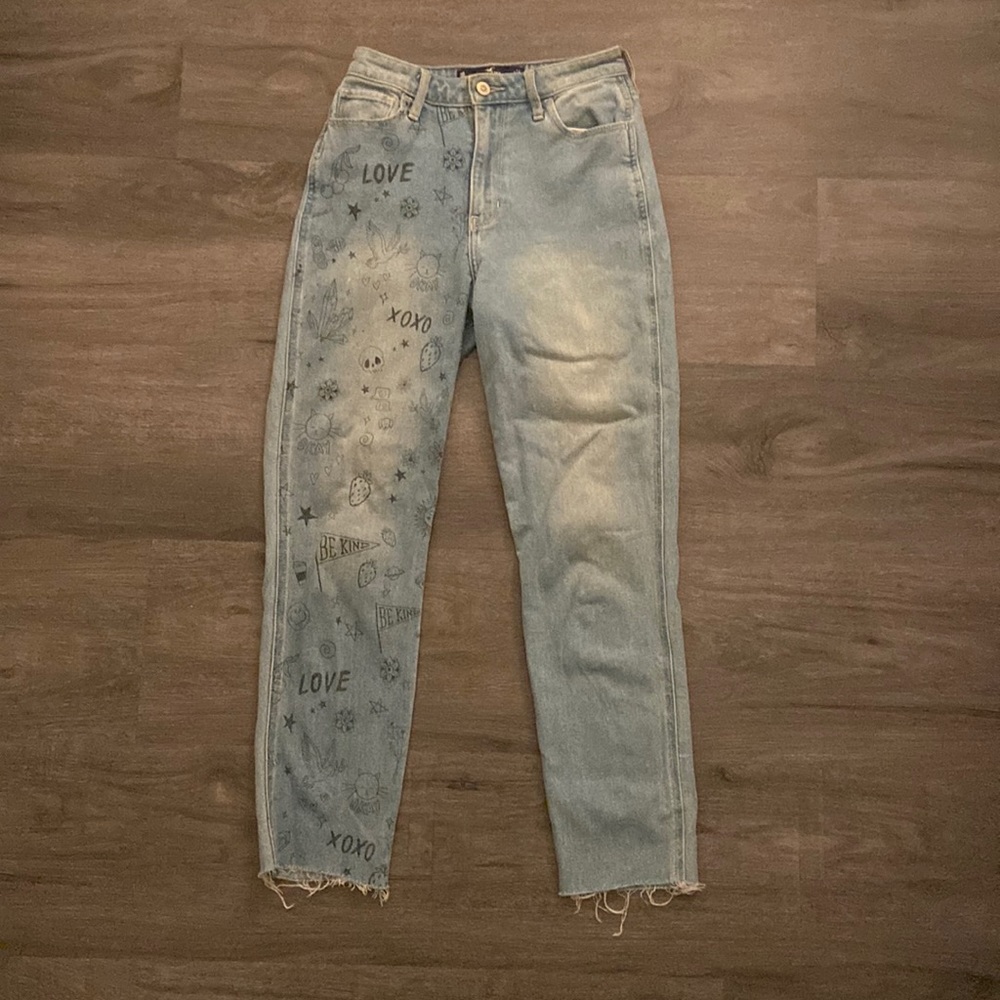 Hollister Ultra High-Rise Mom Jeans